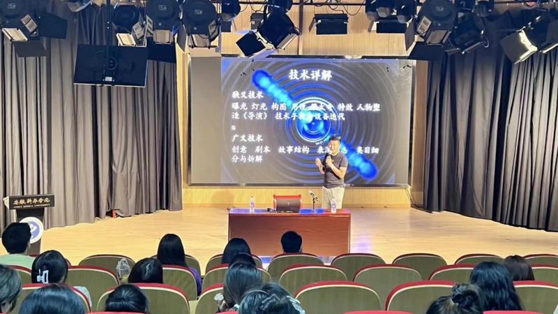 摄像机是宣传片拍摄的核心设备，以下是一些关键参数：